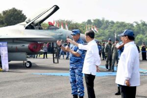 Presiden Jokowi Tinjau Kesiapan Alutsista TNI AU di Pangkalan Iswahjudi Magetan Presiden RI Joko Widodo saat meninjau alutsista TNI di Pangkalan TNI AU Iswahjudi, Kabupaten Magetan (foto: Dok BPMI Setpres)