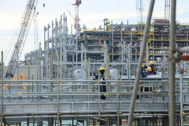 PLN dan PT Freeport Indonesia Teken Perjanjian REC untuk Mendukung Energi Bersih di Jawa Timur