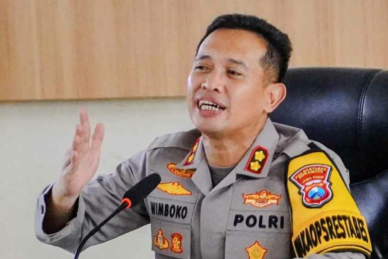 Ribuan Personel Gabungan Dikerahkan untuk Amankan Pertandingan Liga 1 Persebaya vs Madura United Wakapolrestabes Surabaya, AKBP Wimboko, saat memimpin rapat koordinasi pengamanan pertandingan sepak bola antara Persebaya vs Madura United.