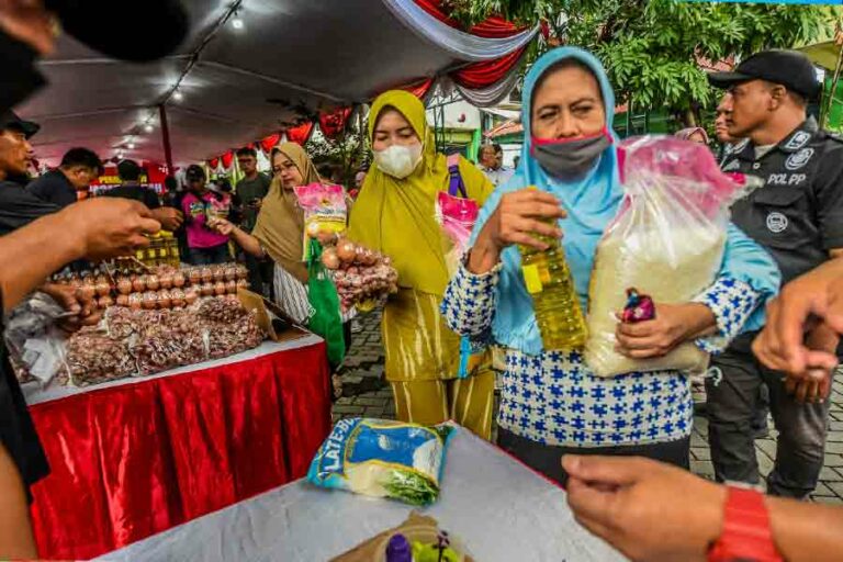 Pasar Murah Surabaya Berlangsung Hingga Akhir Tahun, Wali Kota Eri Minta Warga Tetap Tenang