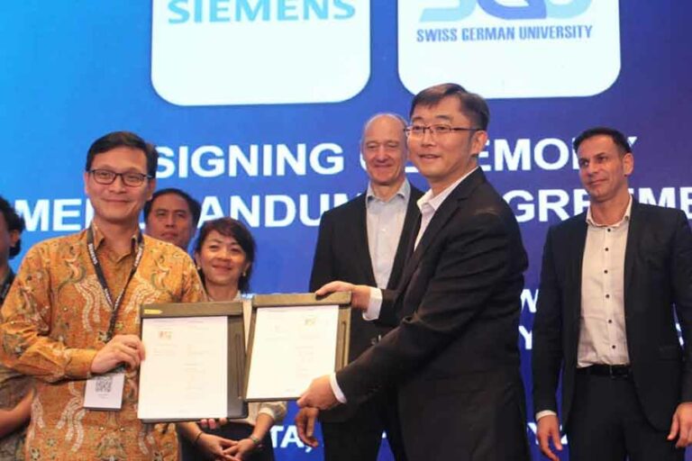 Siemens Indonesia Hibahkan Perangkat Lunak Kelistrikan Pada Tiga Universitas Terkemuka Siemens Executive Summit 2024 di Ayana Midplaza, Jakarta