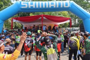 Pj Bupati Lumajang dan Ketua KORMI Jatim Lepas Ribuan Peserta Go Lek 2