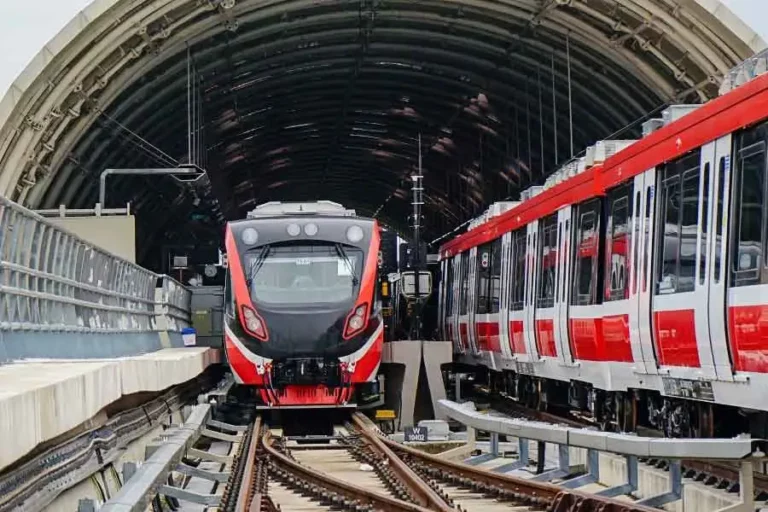 LRT Jabodebek Catat Rekor, Layani 7 Juta Pengguna dalam 6 Bulan LRT Jabodebek
