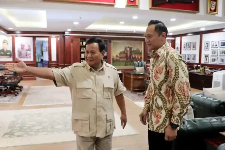 Pertemuan Prabowo-AHY, Sama-sama Setuju Pentingnya Mengikis Politik Uang Agus Harimurti Yudhoyono saat bertemu dengan Prabowo Subianto