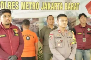 Kasus Pengrusakan Laundry di Grogol Petamburan Terungkap, Pelaku Ditangkap di Jambi Konferensi pers kasus viral pengrusakan sebuah tempat laundry di pertokoan Shophouse Apartemen Mediterania Tanjung Duren Selatan, Grogol Petamburan (foto: Dok Humas Polri)