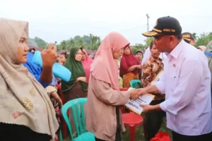 Menko PMK Tinjau Penanganan Banjir Bandang dan Longsor di Sumatera Barat