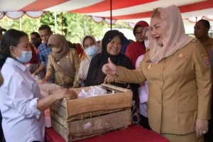 Kendalikan Inflasi, Pemkot Semarang Hadirkan Program Pasar Murah Pak Rahman Total dari 2022 sampai 2023, program Pak Rahman sudah terselenggara di 156 titik (foto: Dok Pemkot Semarang)