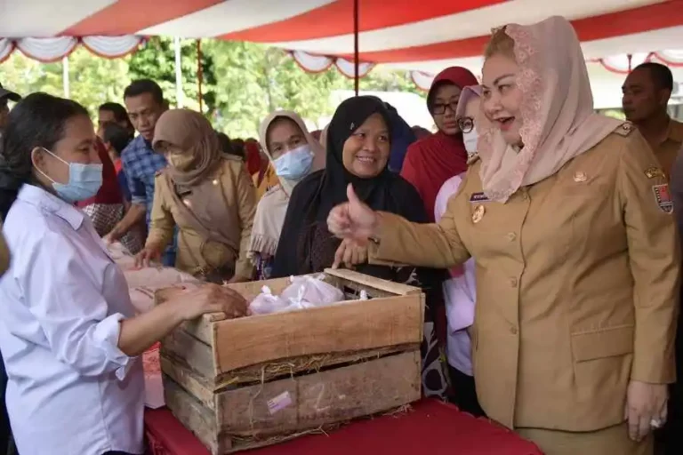 Kendalikan Inflasi, Pemkot Semarang Hadirkan Program Pasar Murah Pak Rahman Total dari 2022 sampai 2023, program Pak Rahman sudah terselenggara di 156 titik (foto: Dok Pemkot Semarang)
