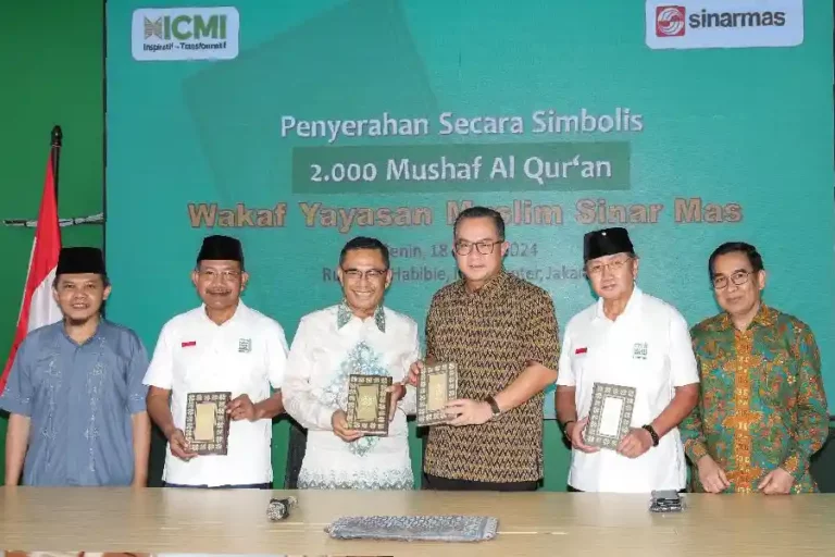 Yayasan Muslim Sinar Mas Wakafkan Ribuan Alquran kepada ICMI