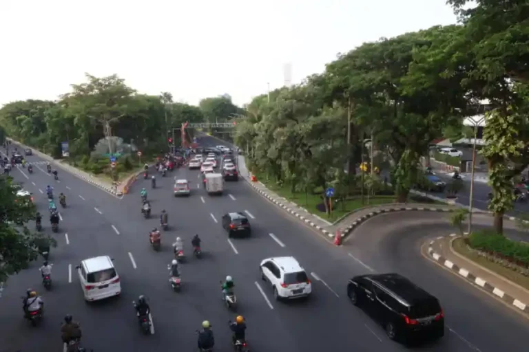 Pemkot Surabaya Mempercantik Puluhan Taman Pasif untuk Tangkal Polusi Udara