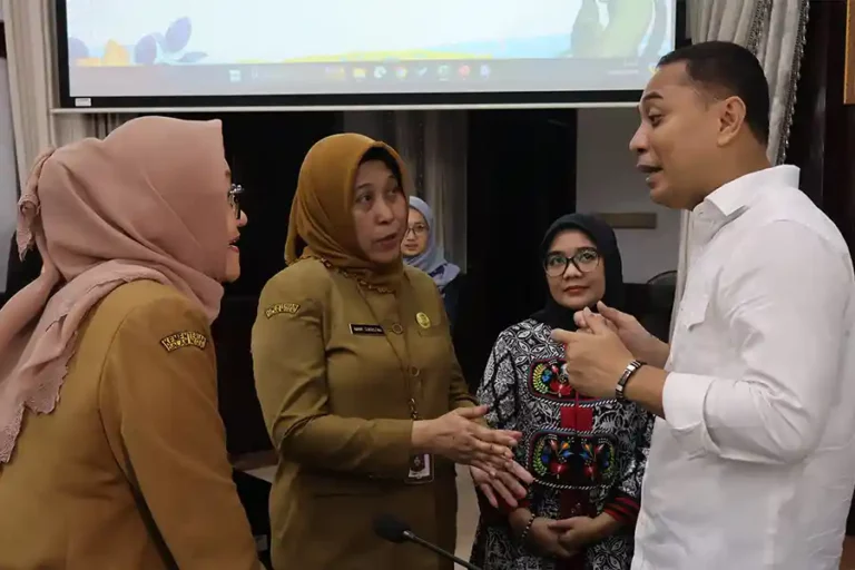 Perkuat Layanan Kesehatan Terintegrasi, Surabaya Siap Sebar Petugas Kesehatan ke Seluruh RW