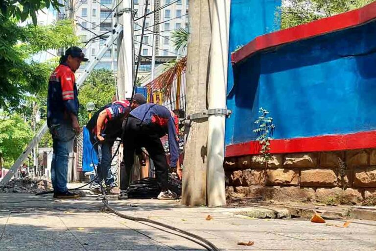 Upaya Preventif Diskominfo dan KSO MTI, Kabel FO di Jalan Gajahmada Semarang Ditertibakan