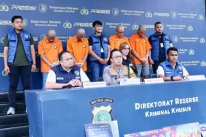 Polda Metro Jaya Tangkap Pelaku Judi Online di Depok, Rumah Dijadikan Tempat Operasi Konferensi pers Polda Metro Jaya pengungkapan kasus judi online di kawasan Cimanggis, Depok, Jawa Barat. (foto: Dok Humas Polri)