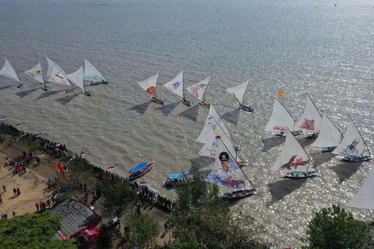 Libur Lebaran, Ribuan Wisatawan Padati Taman Hiburan Pantai Kenjeran Surabaya