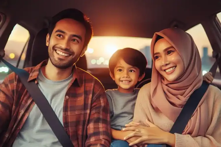 Tugu Insurance Siapkan Layanan Perlindungan untuk Pemudik dan Liburan Lebaran Ilustrasi sebuah keluarga sedang menikmati momen mudik lebaran