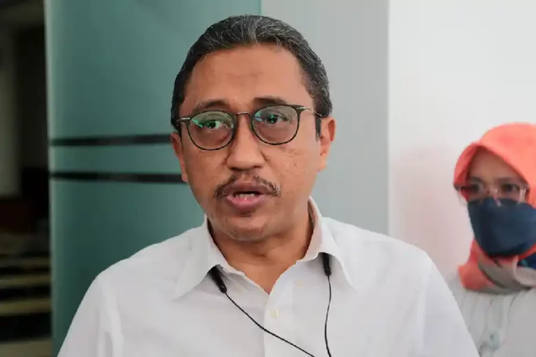 PDAM Surya Sembada Pastikan Layanan Tetap Beroperasi 24 Jam Selama Lebaran 2024 Direktur Utama (Dirut) PDAM Surya Sembada Kota Surabaya, Arief Wisnu Cahyono