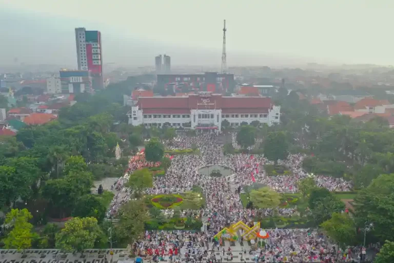 Bentuk Kampung Madani, Wali Kota Eri Siap Jadikan Surabaya Lebih Baik Pasca Ramadhan