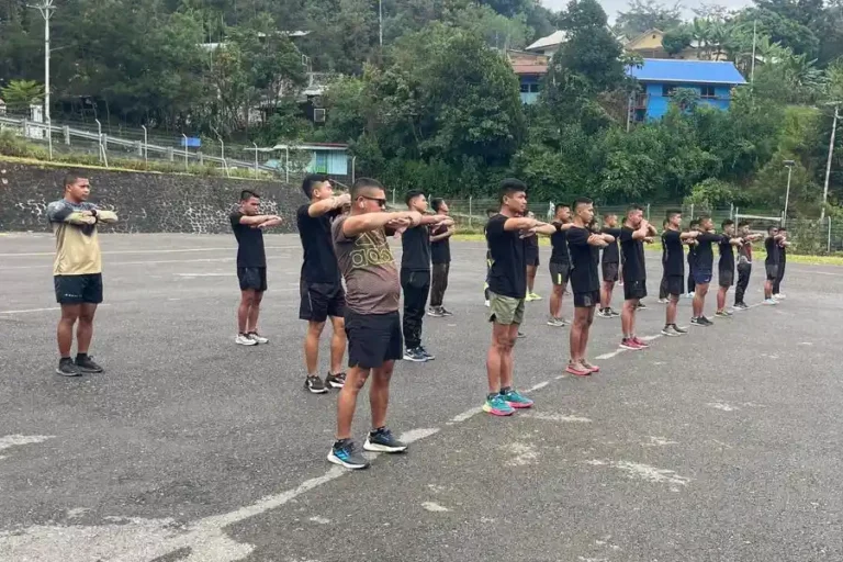 Satgas Pamrahwan Yonif 721/Makkasau Lakukan Jalan Sehat untuk Jaga Ketahanan Fisik