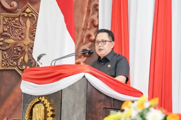 Pj. Gubernur Jatim Sampaikan Jawaban Eksekutif Atas PU Fraksi di DPRD Terkait LKPJ 2023