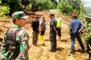 Longsor Tutup Jalan Cipasung-Subang, Sekda Kuningan Targetkan Pemulihan Penuh Senin