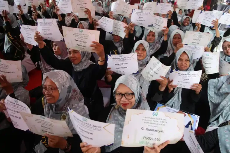 UMKM Jahit Benang Emas Surabaya Kumpulkan Rp65 juta untuk THR Lebaran Melalui Program Tahara