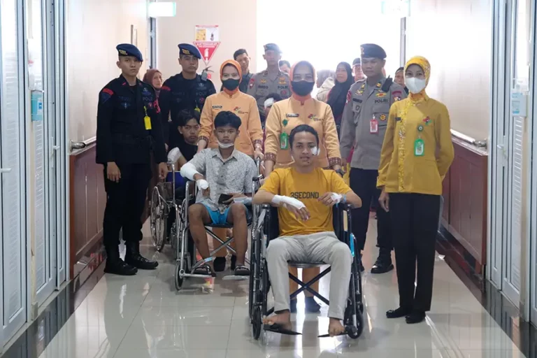 Tujuh Pasien Korban Kecelakaan Bus Diizinkan Pulang dari RS Bhayangkara Brimob Sejumlah pasien korban kecelakaan Bus Trans Putera Fajar di Subang, Jawa Barat sudah diizinkan pulang dari Rumah Sakit Bhayangkara Brimob (RSBB), Cimanggis, Kota Depok (foto: Dok Humas Polri)