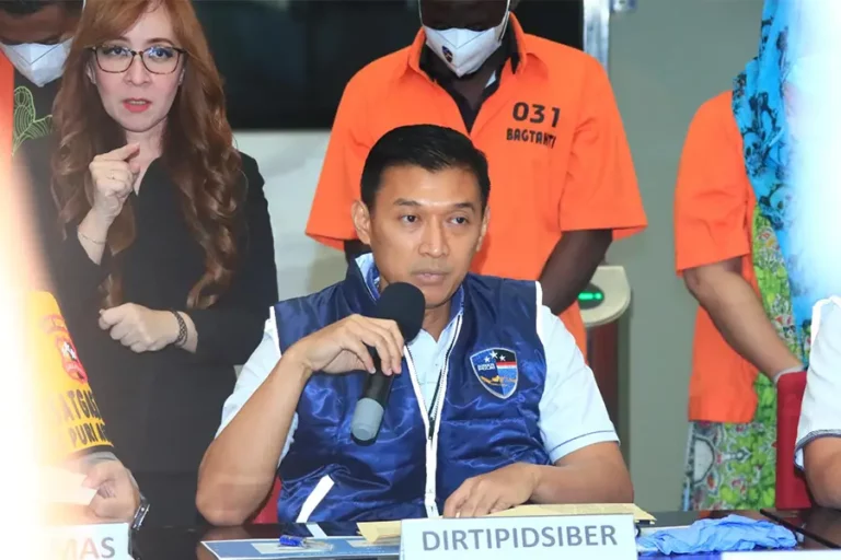 Polri Imbau Masyarakat Waspada Terhadap Kejahatan Siber Melalui Email Palsu Direktur Tindak Pidana Siber Bareskrim Polri Brigjen Pol. Himawan Bayu Aji (foto: Dok Humas Polri)