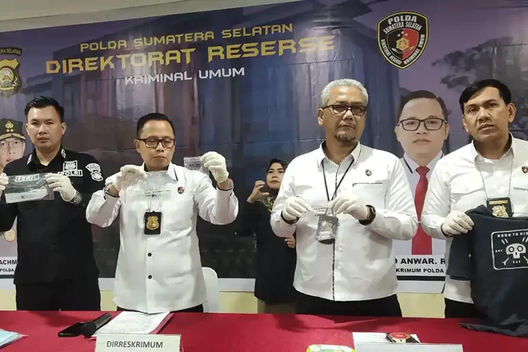 Gunakan Obat Penenang, Oknum Dokter Diduga Lakukan Pelecehan Seksual pada Istri Pasien Polda Sumsel saat merilis kasus Tindak Pidana Kekerasan Seksual oleh oknum dokter di Palembang (foto: Dok Humas Polri)
