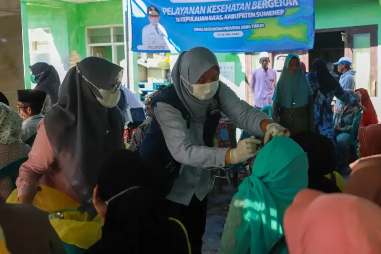 Yankes Bergerak Berikan Layanan Kesehatan Gratis kepada 563 Pasien di Sumenep