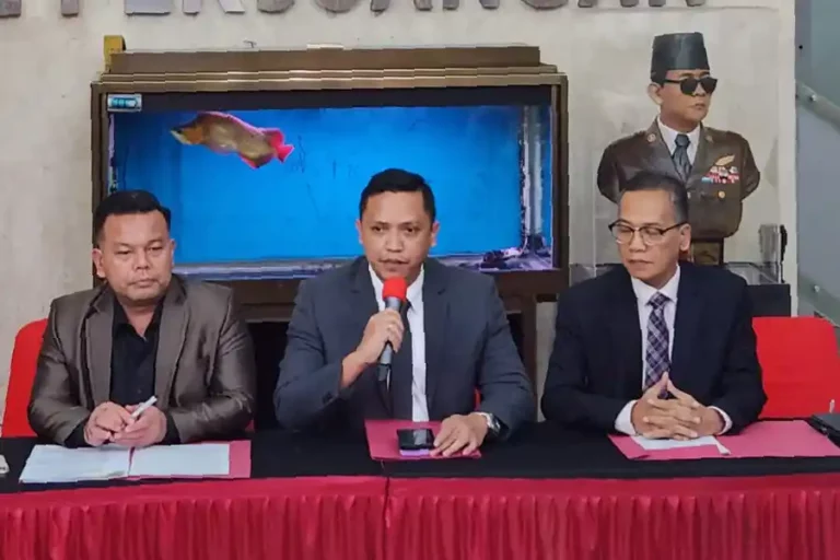 Kuasa Hukum Sekjen PDI Perjuangan Laporkan Penyidik KPK ke Dewas