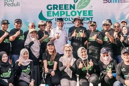 Aksi Bersih Pantai di Padang Sukses Kumpulkan 1,2 Ton Sampah pln bersih sampah