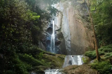 Air Terjun Dolo di Kediri, Keindahan yang Tersembunyi di Tengah Alam Air Terjun Dolo, wisata alam di Dusun Besuki Desa Jugo, Kecamatan Mojo, Kediri