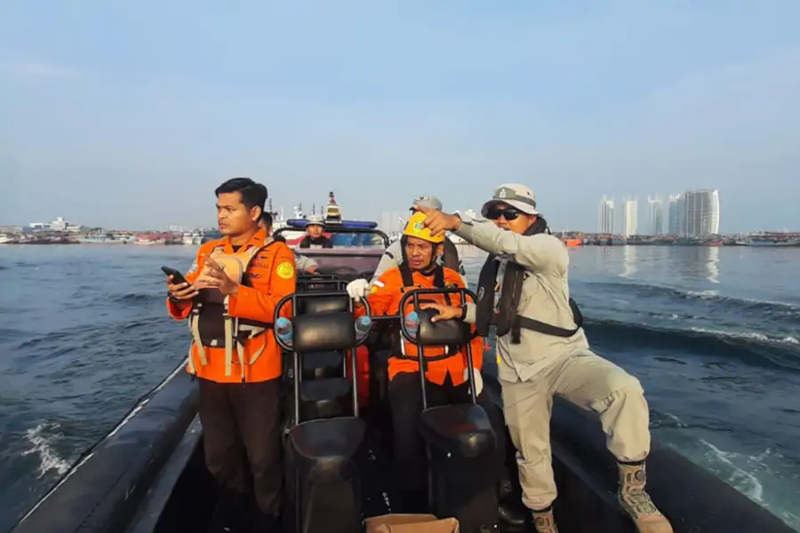 Operasi pencarian korban tenggelam di Muara Baru, Jakarta Utara (foto: Dok Humas Bakamla RI)