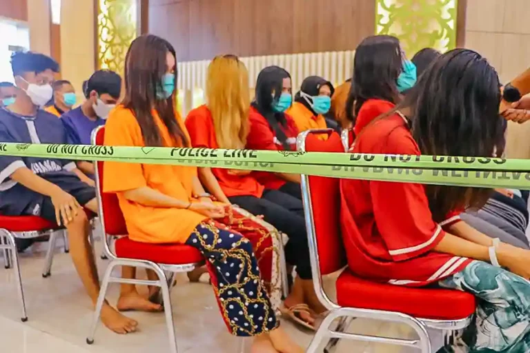 Kapolda Lampung Ungkap Kasus Judi Online dengan 46 Tersangka, Ada yang Janjikan Jackpot Rp 9 Miliar per Hari! Sebagian tersangka kasus judi yang berhasil ditangkap tim Polda Lampung