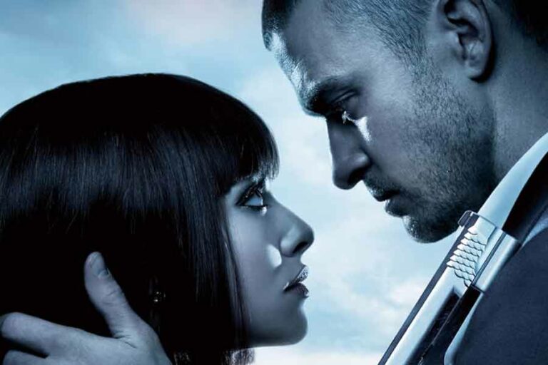 Sinopsis In Time (2011), Film Sarat Pesan Moral yang Sukses Secara Komersial Justin Timberlake dan Amanda Seyfried dalam In Time (2011)