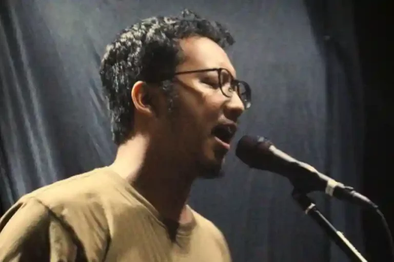 Ketidakpastian Hidup dalam Tourbulensi ala Mati di Saturnus Aril, vokalis band Mati di Saturnus
