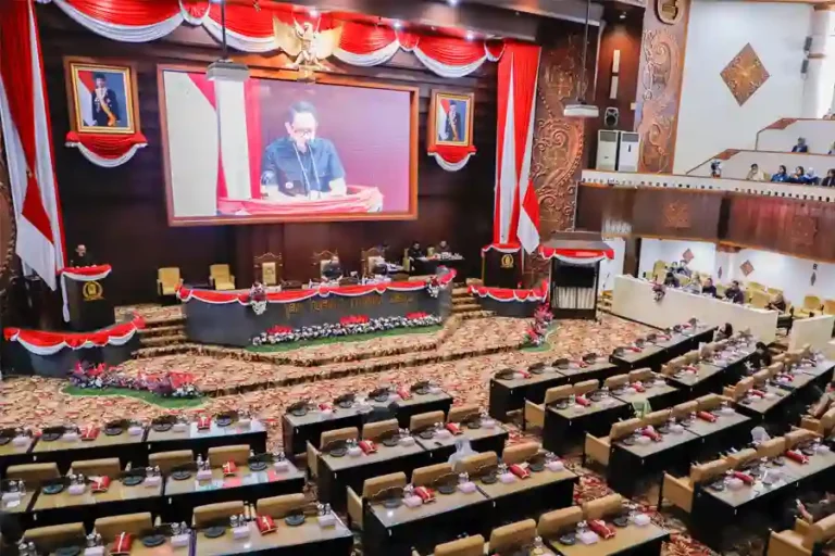 Pj. Gubernur Adhy Karyono Paparkan Raperda P-APBD 2024, Prioritaskan Pembangunan dan Penyesuaian Dinamika Terkini