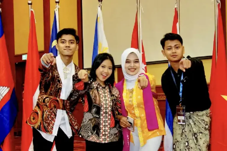 Empat Mahasiswa UNAIR Terpilih sebagai Delegasi Indonesia di AYCF Brunei
