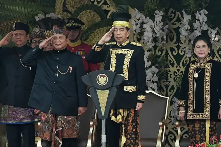Presiden Jokowi Pimpin Upacara Detik-Detik Proklamasi HUT Ke-79 RI di Ibu Kota Nusantara Presiden Joko Widodo saat memimpin Upacara Peringatan Detik-Detik Proklamasi dalam rangka Hari Ulang Tahun Ke-79 Kemerdekaan Republik Indonesia di halaman Istana Negara, Ibu Kota Nusantara (foto: Dok BPMI Setpres)