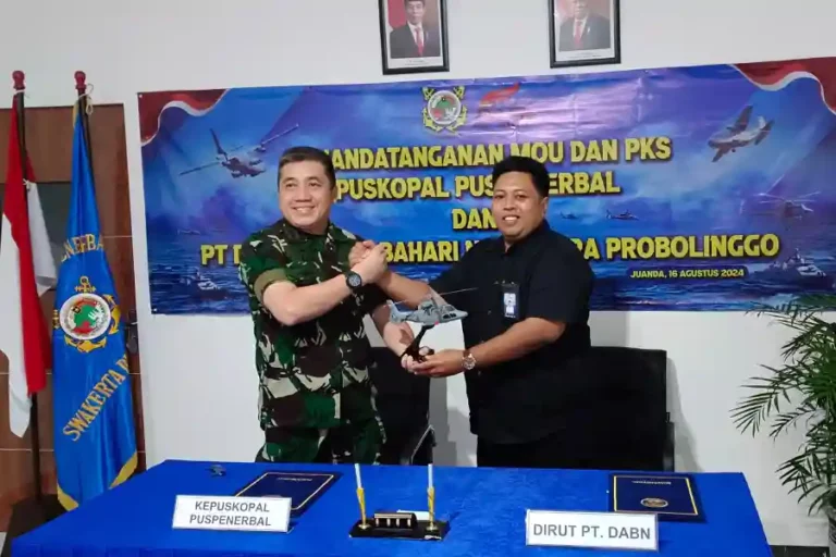 Kerjasama Strategis DABN dan Puskopal Puspenerbal, Tingkatkan Profesionalisme TKBM dan Tarif Kompetitif Dirut PT DABN Hadi Mulyo Utomo, bersama Kapuskopal Puspenerbal Kolonel Laut (P) Ma’arif