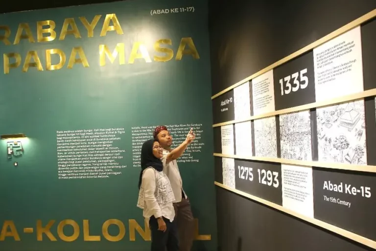 Museum Surabaya Resmi Dibuka, Destinasi Baru Penjelajah Sejarah Kota Pengunjung melihat dari dekat koleksi Museum Surabaya di komplek Mal Pelayanan Publik (MPP) Siola