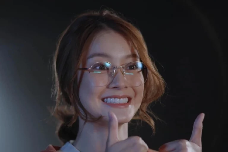 Bio Tipnaree Weerawatnodom, Aktris Thailand yang Populer Lewat Serial My Dear Donovan (2022) Tipnaree Weerawatnodom dalam My Dear Donovan (2022) (foto: IMDb)