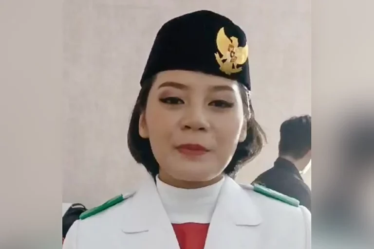 Siswa SMAN 17 Surabaya Jadi Pasukan Penurunan Bendera di IKN pada HUT ke-79 RI Rahdisty Syawalia Yogi, pasukan penurunan bendera dalam peringatan HUT ke-79 Kemerdekaan RI di IKN