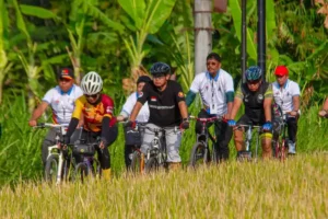 Tour De Prambanan 2024: Kolaborasi Bersepeda dan ASEAN Sports Day Pererat Persahabatan ASEAN Event Tour De Prambanan 2024 diikuti ratusan pesepeda yang masuk bagian dari Indonesian Cycling Series (foto: Dok Kemenpora)