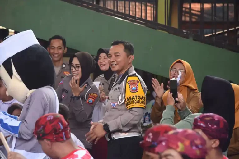 Polres Bondowoso Rayakan Harlantas Bhayangkara ke-69 Bersama Anak Difabel di SDLB
