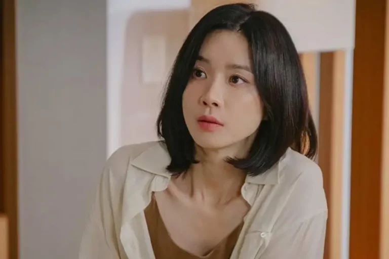 Tampil Emosional dan Memikat di Serial Drama Hide (2024), Ini Biografi Lee Bo-young Lee Bo-young sebagai Yoon Ji-soo di Hide (2024)