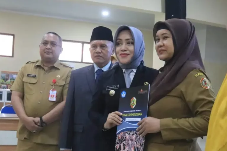 19 Guru di Mojokerto Terima SK Mutasi dan Pengangkatan Kepala Sekolah dari Bupati