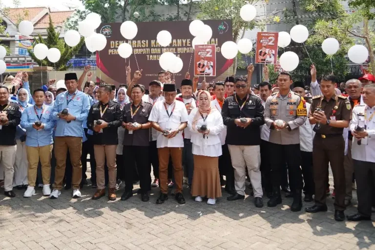 Polres Ponorogo Fasilitasi Deklarasi Damai Paslon Pilkada 2024 dengan Nyanyian Kemesraan