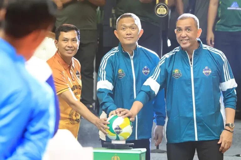 Kapolda Jatim Buka Turnamen Bola Voli Kapolri Cup 2024 di Gresik