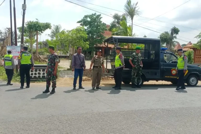 Patroli Gabungan TNI-Polri Pastikan Kampanye Pilkada 2024 di Malang Berjalan Aman